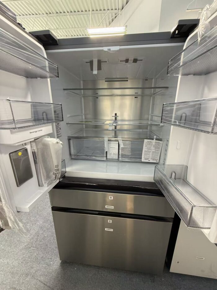 Bespoke 29 cu. ft. 4-Door French Door Refrigerator with Inner Beverage Center™ & FlexZone™ Drawer in Stainless Steel - Image 3