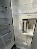 Bespoke Side-by-Side 28 cu. ft. Refrigerator with Beverage Center™ in White Glass - Image 5