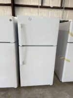 GE 21.9 cu. ft. Top Freezer Refrigerator in White, Garage Ready - Image 2