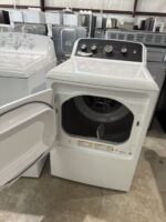 GE 7.2 cu. ft. vented Electric Dryer in White with Auto Dry and Extended Tumble - Image 3